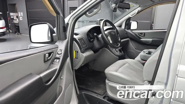 HYUNDAI GRAND STAREX 2019 — 29 449 км, серебристо-серый, Корея — под ключ — фото 10