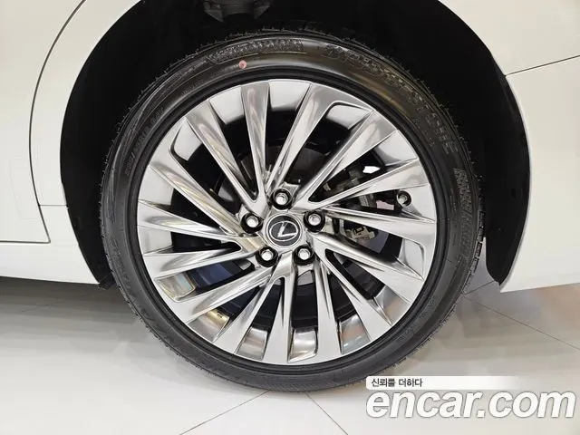 LEXUS ES300H 2026 — 5 234 км, белый-перламутр, Корея — под ключ — фото 6
