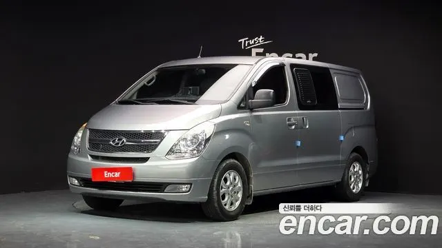 HYUNDAI GRAND STAREX 2013 — 166 570 км, серебристый, Корея — под ключ — фото 1