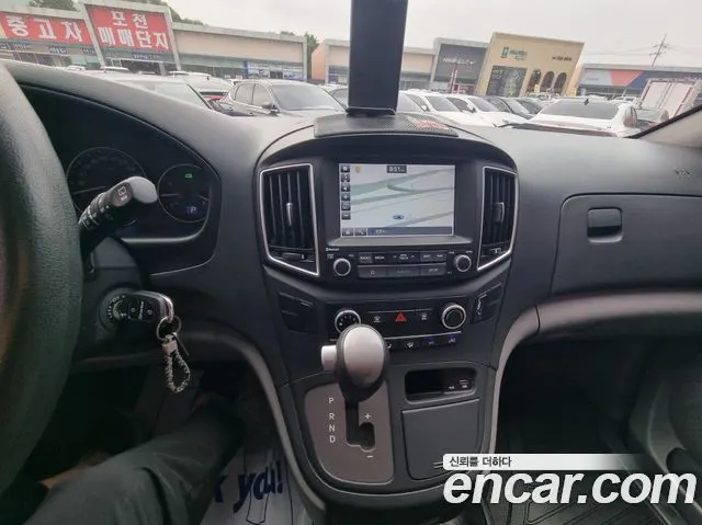 HYUNDAI GRAND STAREX 2019 — 149 083 км, серебристо-серый, Корея — под ключ — фото 10