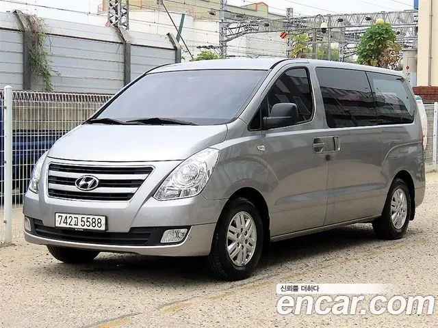 HYUNDAI GRAND STAREX 2017 — 75 795 км, серебристо-серый, Корея — под ключ — фото 2