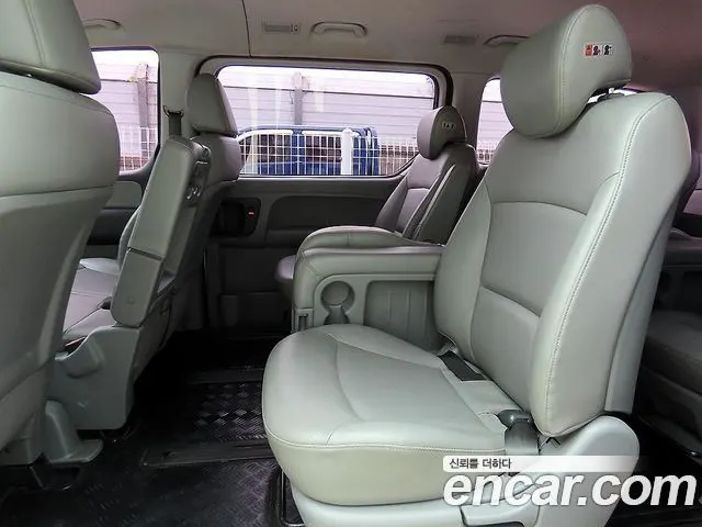 HYUNDAI GRAND STAREX 2017 — 75 795 км, серебристо-серый, Корея — под ключ — фото 6