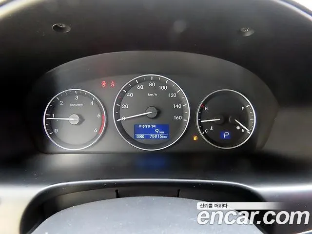 HYUNDAI GRAND STAREX 2017 — 75 795 км, серебристо-серый, Корея — под ключ — фото 10