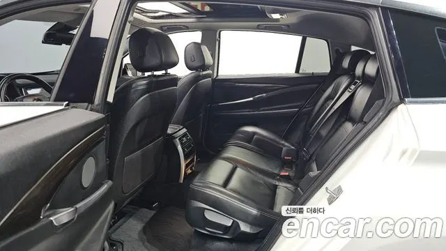 BMW 5 SERIES GT 2017 — 179 732 км, белый, Корея — под ключ — фото 11