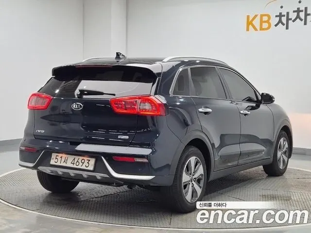 KIA NIRO 2018 — 178 547 км, чёрный, Корея — под ключ — фото 3