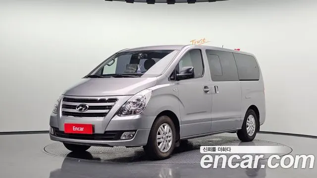 HYUNDAI GRAND STAREX 2017 — 174 485 км, серебристый, Корея — под ключ — фото 1