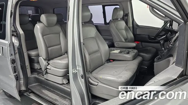 HYUNDAI GRAND STAREX 2017 — 174 485 км, серебристый, Корея — под ключ — фото 11