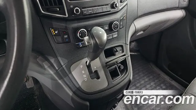 HYUNDAI GRAND STAREX 2017 — 174 485 км, серебристый, Корея — под ключ — фото 9