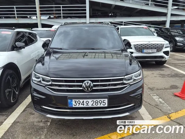 VOLKSWAGEN TIGUAN 2024 — 25 308 км, чёрный, Корея — под ключ — фото 11