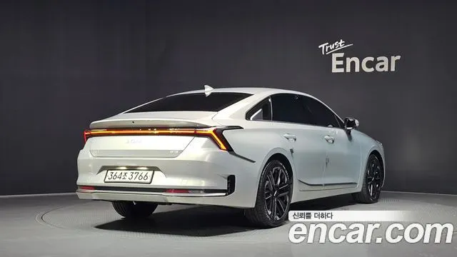 KIA K8 HYBRID 2025 — 60 620 км, белый-перламутр, Корея — под ключ — фото 2