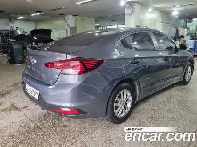 HYUNDAI AVANTE 2019 — 131 000 км, серый, Корея — под ключ — фото 2