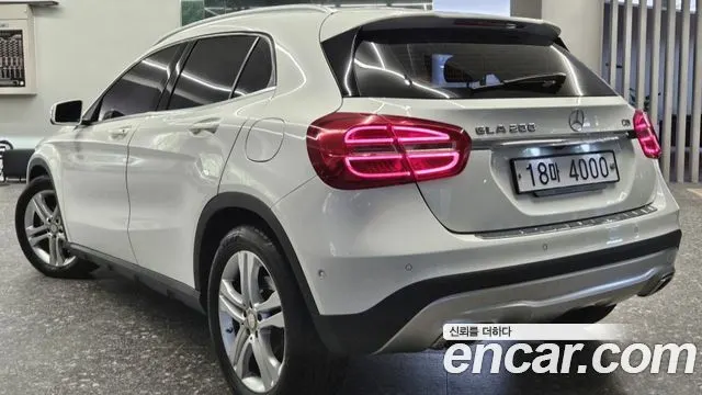 MERCEDES-BENZ GLA-CLASS X156 2015 — 32 483 км, белый-перламутр, Корея — под ключ — фото 2