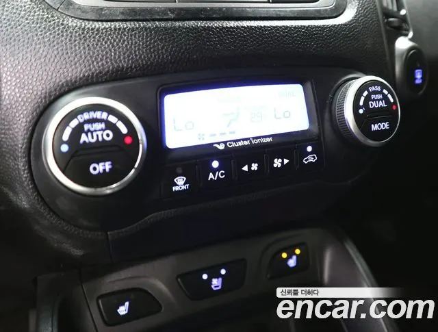 HYUNDAI TUCSON 2015 — 120 115 км, белый, Корея — под ключ — фото 9