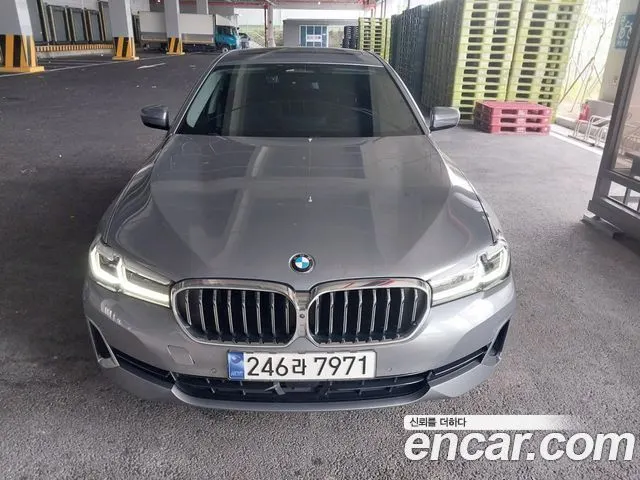BMW 5 SERIES 2023 — 43 000 км, серебристо-серый, Корея — под ключ — фото 9