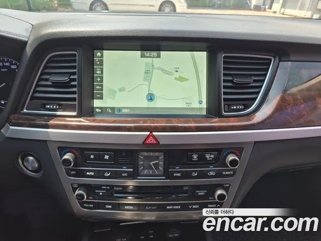 HYUNDAI GENESIS DH 2015 — 177 701 км, серебристо-серый, Корея — под ключ — фото 9