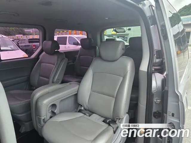 HYUNDAI GRAND STAREX 2016 — 126 379 км, серебристый, Корея — под ключ — фото 7