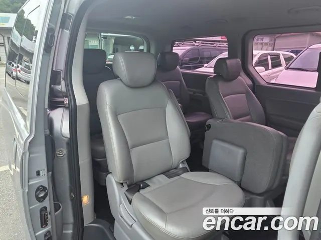 HYUNDAI GRAND STAREX 2016 — 126 379 км, серебристый, Корея — под ключ — фото 8