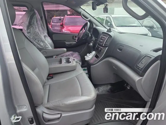 HYUNDAI GRAND STAREX 2016 — 126 379 км, серебристый, Корея — под ключ — фото 9