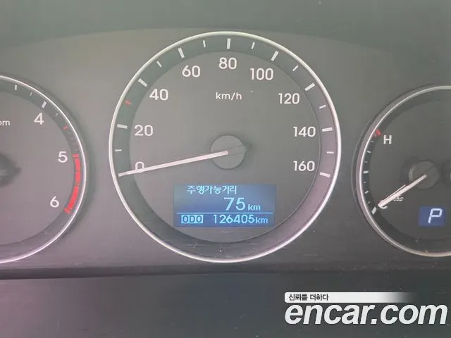 HYUNDAI GRAND STAREX 2016 — 126 379 км, серебристый, Корея — под ключ — фото 10