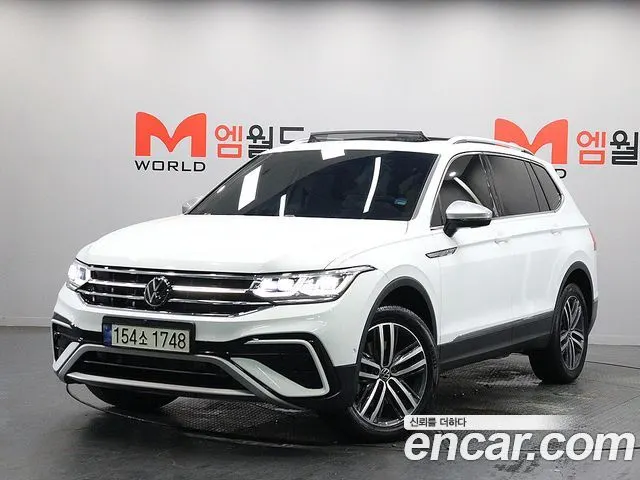 VOLKSWAGEN TIGUAN ALLSPACE 2023 — 32 450 км, белый, Корея — под ключ — фото 1
