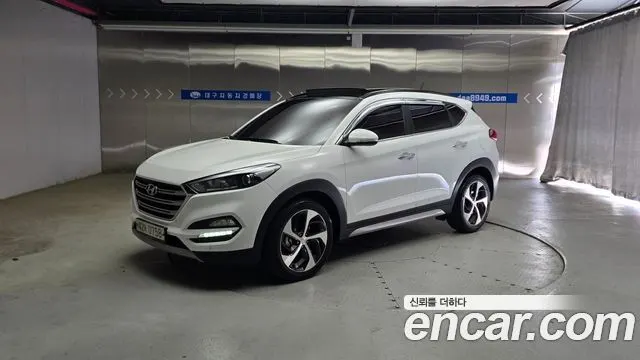 HYUNDAI TUCSON 2017 — 83 682 км, белый, Корея — под ключ — фото 1