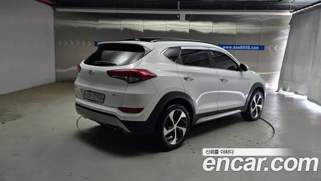 HYUNDAI TUCSON 2017 — 83 682 км, белый, Корея — под ключ — фото 6