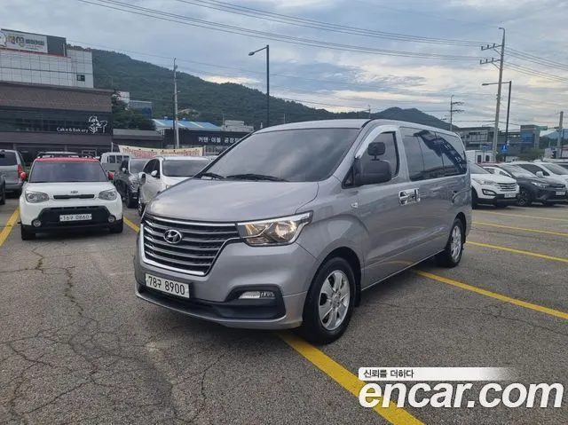 HYUNDAI GRAND STAREX 2018 — 113 566 км, серебристо-серый, Корея — под ключ — фото 1
