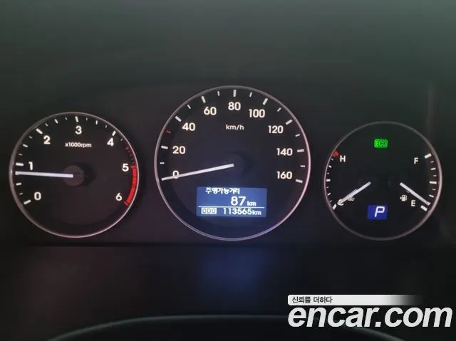 HYUNDAI GRAND STAREX 2018 — 113 566 км, серебристо-серый, Корея — под ключ — фото 8