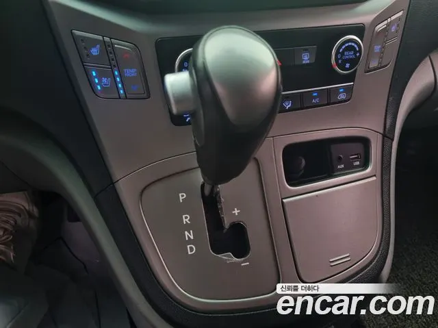 HYUNDAI GRAND STAREX 2018 — 113 566 км, серебристо-серый, Корея — под ключ — фото 9