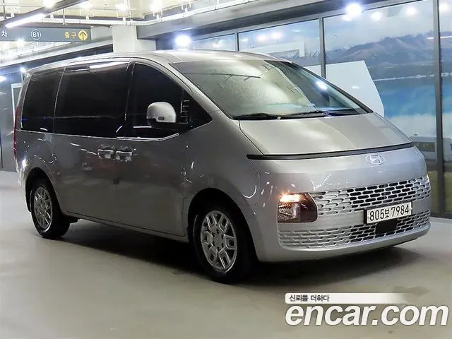 HYUNDAI STARIA 2022 — 74 314 км, серебристо-серый, Корея — под ключ — фото 1