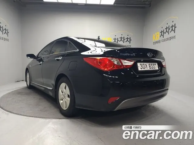 HYUNDAI SONATA HYBRID 2012 — 221 000 км, чёрный, Корея — под ключ — фото 4
