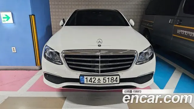 MERCEDES-BENZ E-CLASS W213 2017 — 96 500 км, белый, Корея — под ключ — фото 1