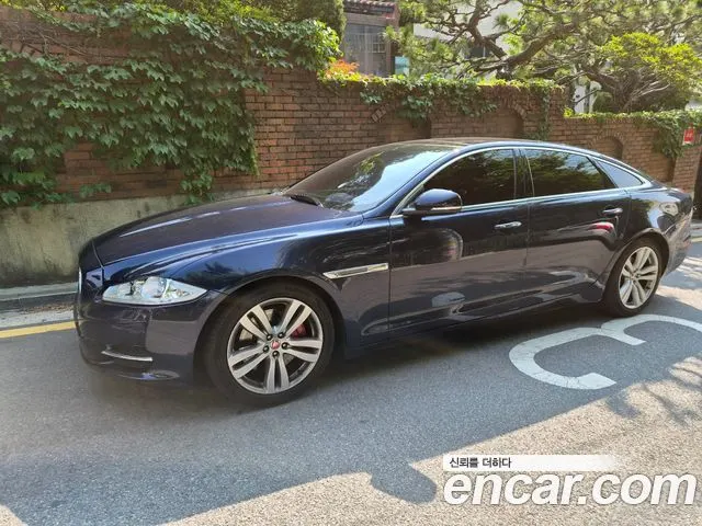 JAGUAR XJ 2014 — 123 000 км, синий, Корея — под ключ — фото 1