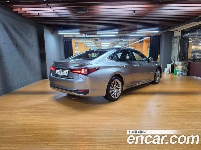LEXUS ES300H 2026 — 5 242 км, светло-золотистый, Корея — под ключ — фото 2
