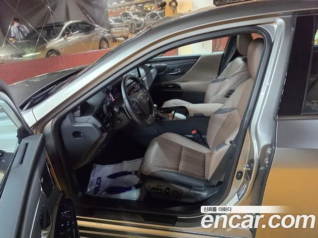 LEXUS ES300H 2026 — 5 242 км, светло-золотистый, Корея — под ключ — фото 10
