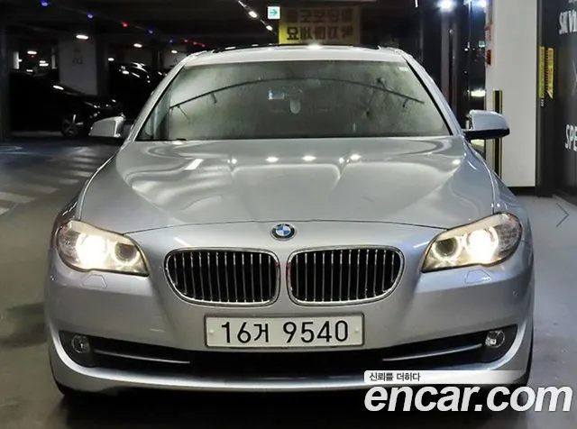 BMW 5 SERIES 2013 — 173 068 км, серебристо-серый, Корея — под ключ — фото 2