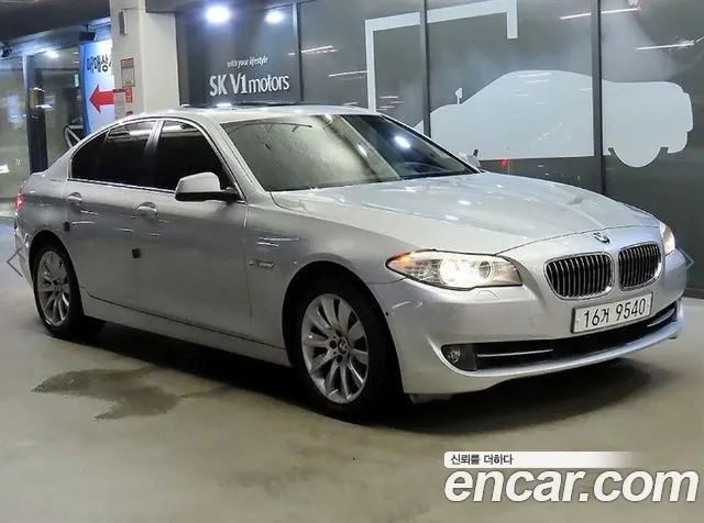 BMW 5 SERIES 2013 — 173 068 км, серебристо-серый, Корея — под ключ — фото 12