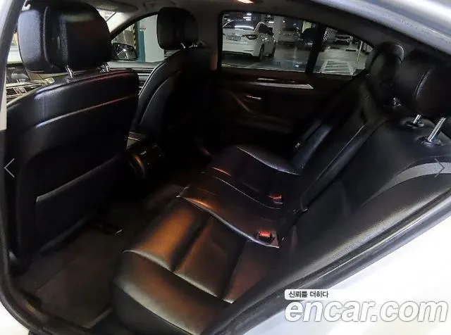 BMW 5 SERIES 2013 — 173 068 км, серебристо-серый, Корея — под ключ — фото 7