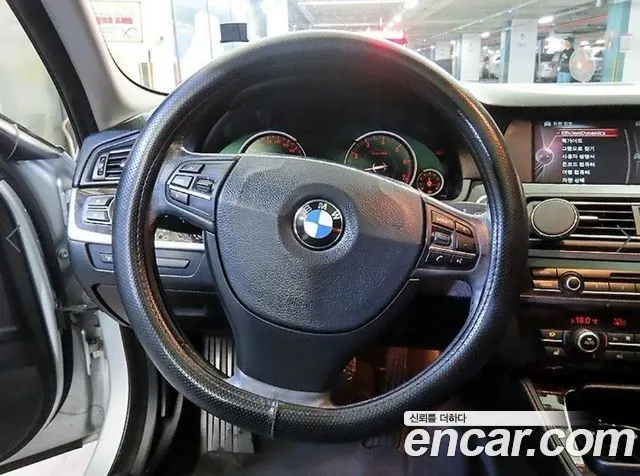 BMW 5 SERIES 2013 — 173 068 км, серебристо-серый, Корея — под ключ — фото 8