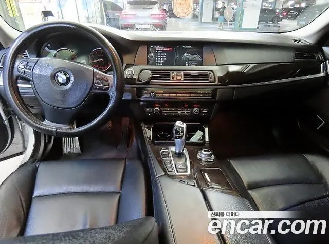 BMW 5 SERIES 2013 — 173 068 км, серебристо-серый, Корея — под ключ — фото 10