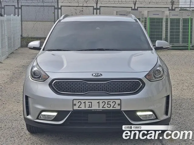 KIA NIRO 2018 — 186 354 км, серебристый, Корея — под ключ — фото 2