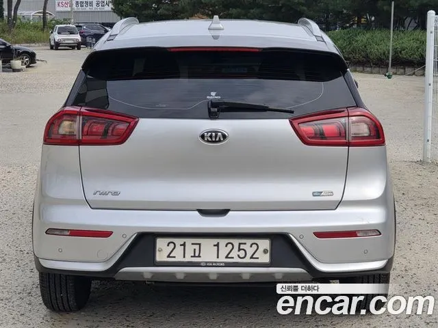 KIA NIRO 2018 — 186 354 км, серебристый, Корея — под ключ — фото 4