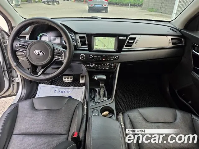 KIA NIRO 2018 — 186 354 км, серебристый, Корея — под ключ — фото 7