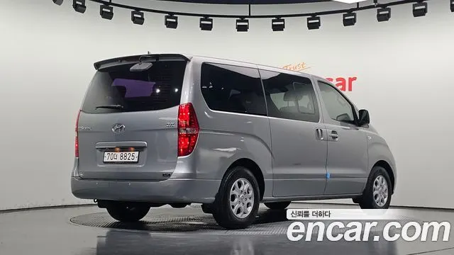 HYUNDAI GRAND STAREX 2011 — 160 950 км, серебристый, Корея — под ключ — фото 2
