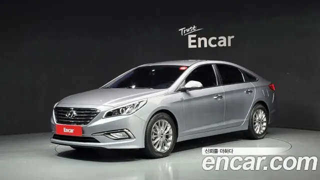 HYUNDAI SONATA 2015 — 83 134 км, серебристо-серый, Корея — под ключ — фото 1