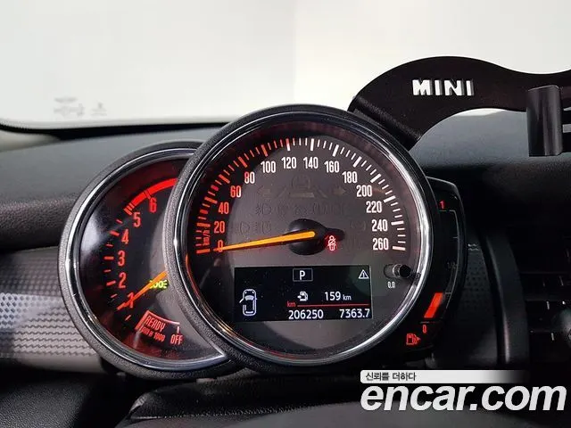 MINI COOPER D 2018 — 206 250 км, тёмно-зелёный, Корея — под ключ — фото 7