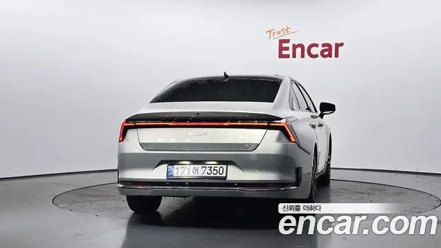 KIA K8 HYBRID 2025 — 24 564 км, серебристо-серый, Корея — под ключ — фото 4