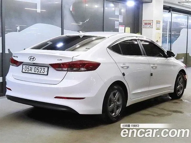 HYUNDAI AVANTE 2016 — 94 350 км, белый, Корея — под ключ — фото 4