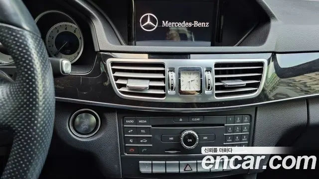 MERCEDES-BENZ E-CLASS W212 2016 — 94 302 км, серебристый, Корея — под ключ — фото 2
