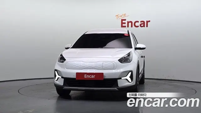 KIA NIRO PLUS 2023 — 152 631 км, белый, Корея — под ключ — фото 3